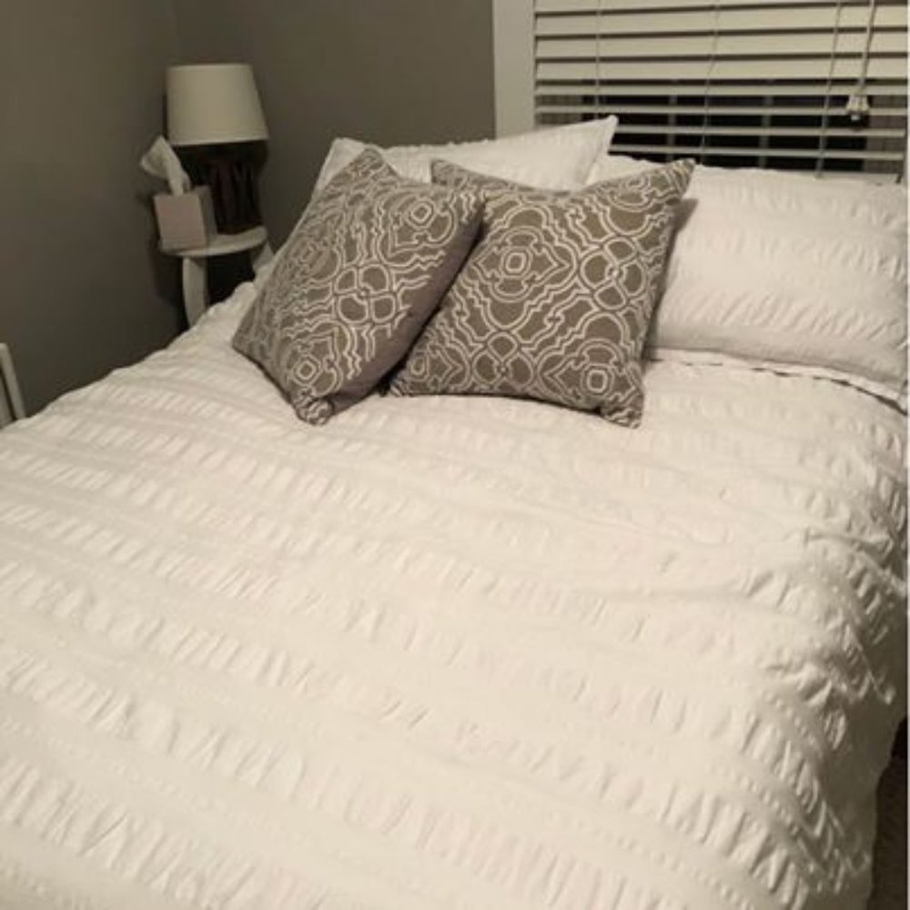 Full/Queen White Threshold Duvet Cover